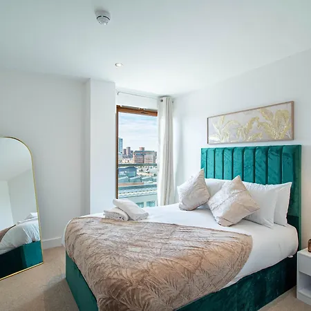 Apartment Elegant 2-Bed Apartment At Leeds Dock With Balcony *