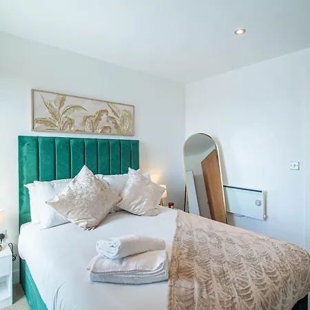 Apartment Elegant 2-Bed Apartment At Leeds Dock With Balcony *