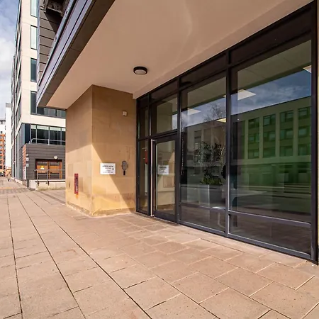 Elegant 2-Bed Apartment At Leeds Dock With Balcony Apartment Leeds (West Yorkshire)