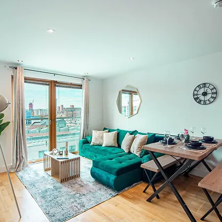 Elegant 2-Bed Apartment At Leeds Dock With Balcony Apartment *