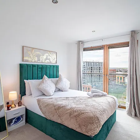 Apartment Elegant 2-Bed Apartment At Leeds Dock With Balcony Leeds (West Yorkshire)