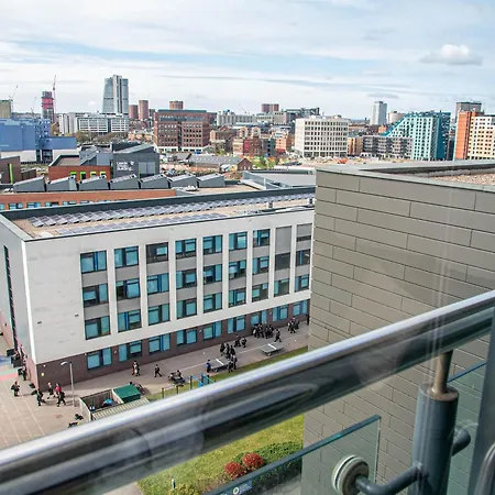 Elegant 2-Bed Apartment At Leeds Dock With Balcony Apartment *